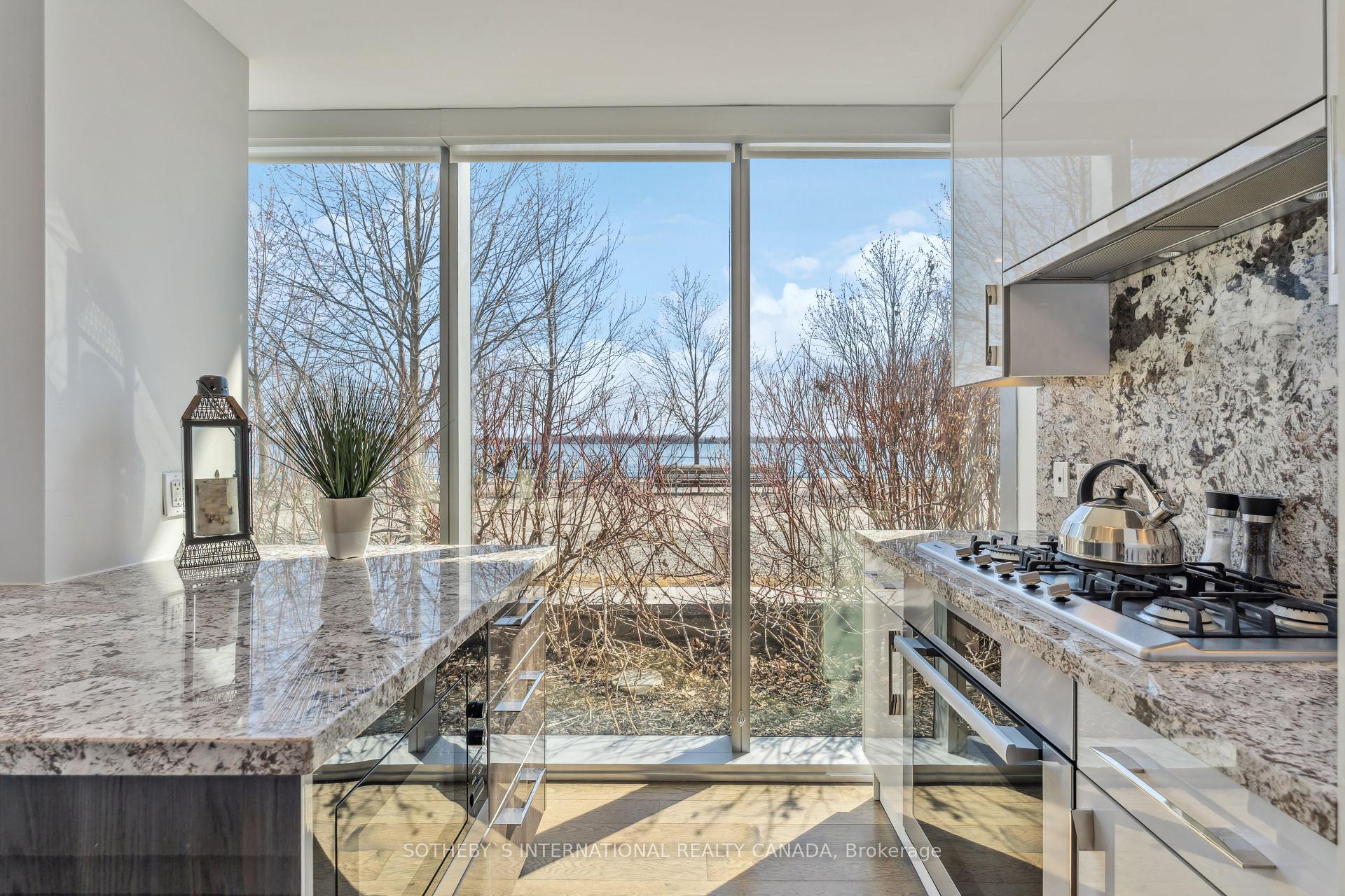 3 Bedrooms Condo at 39 Queens,  Toronto For sale