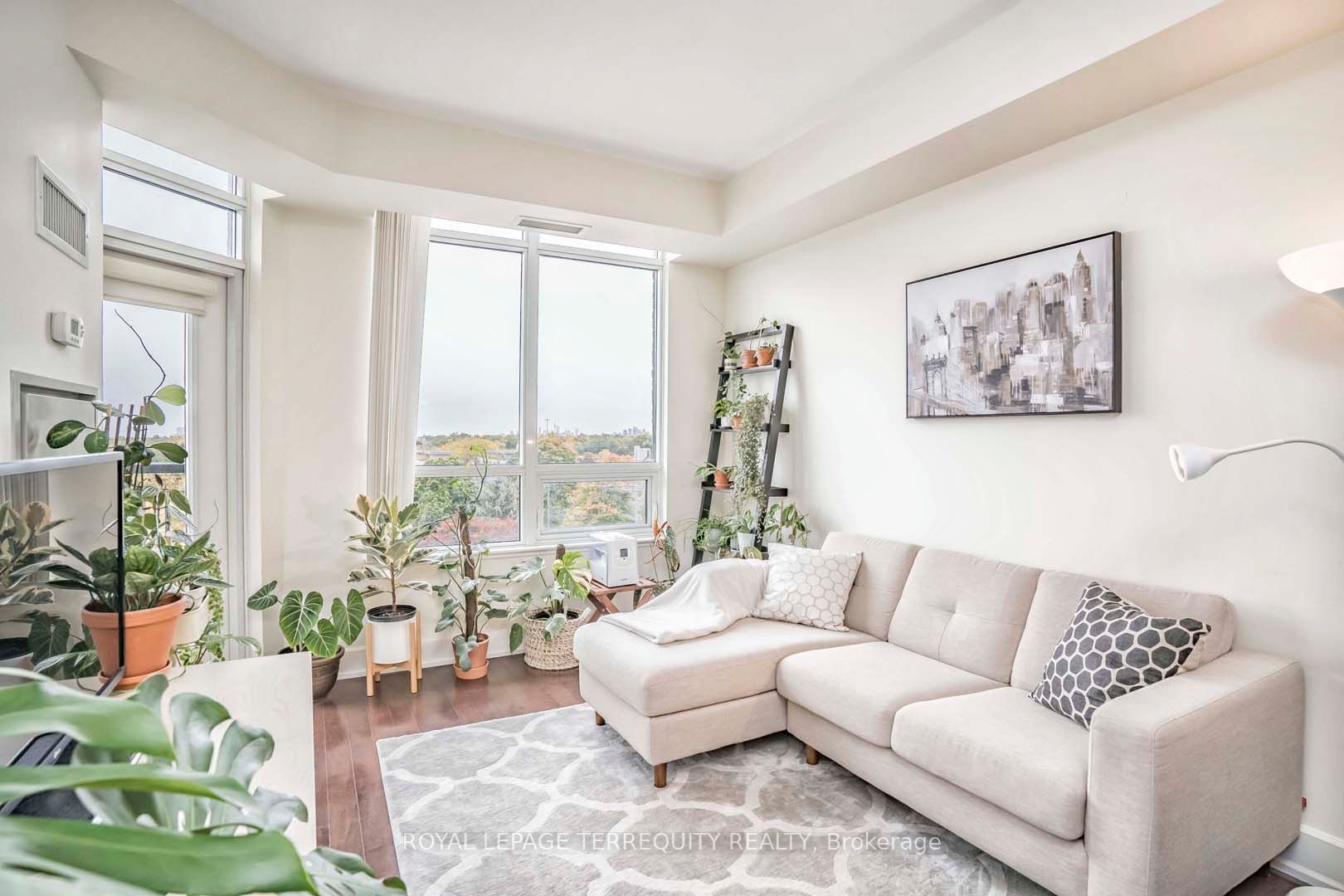 676 Sheppard Avenue E, #607