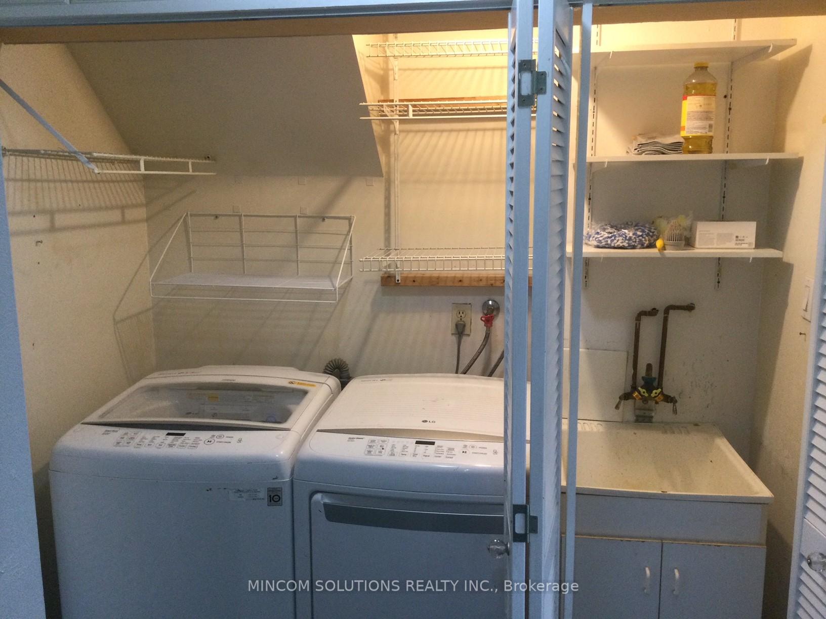 2 Bedrooms Condo at 2001 Bonnymede,  Mississauga For sale