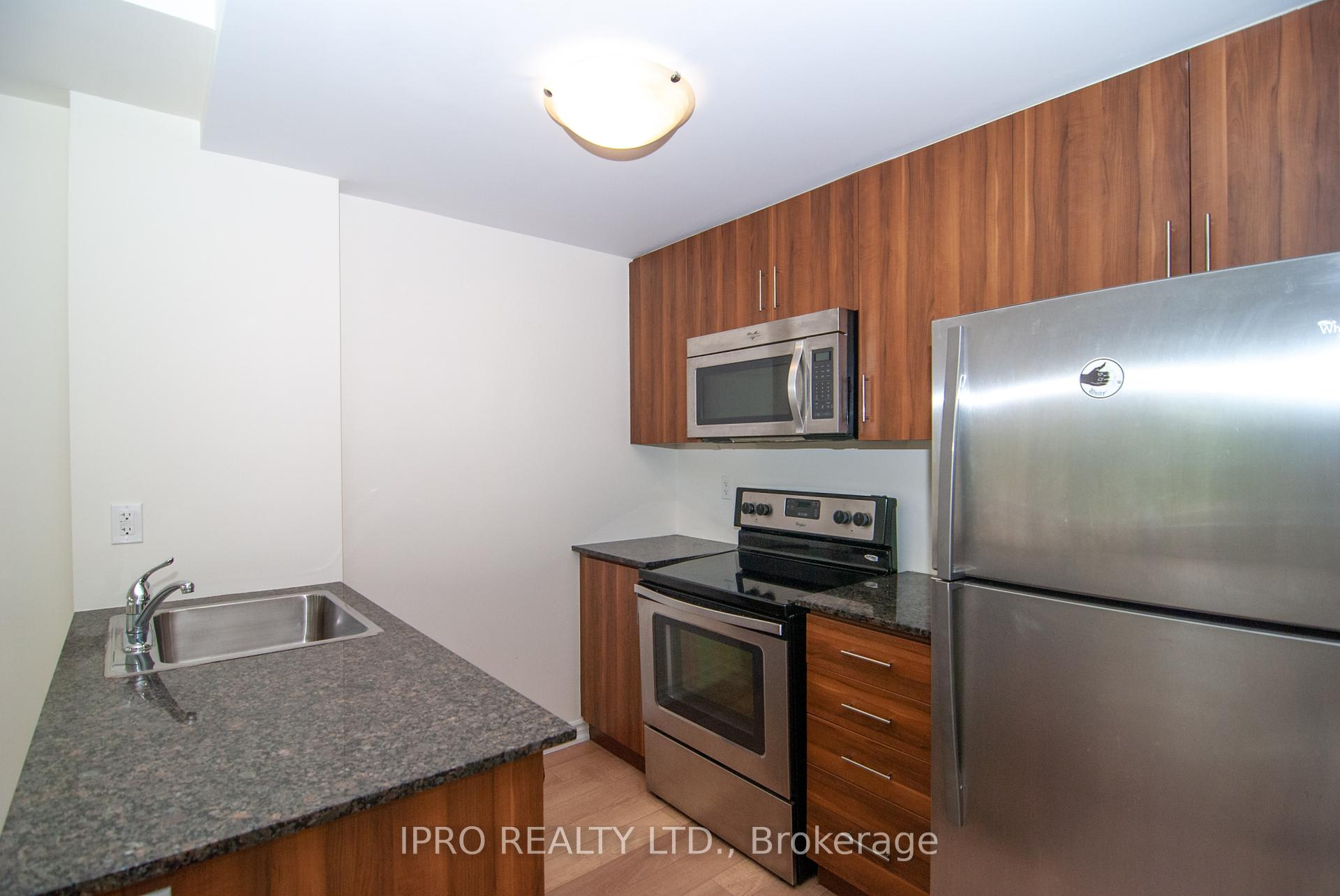 2 Bedrooms Condo at 50 Carnation, Toronto For sale