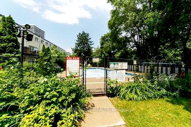 2 Bedrooms Condo at 5877 Bathurst,  Toronto For sale