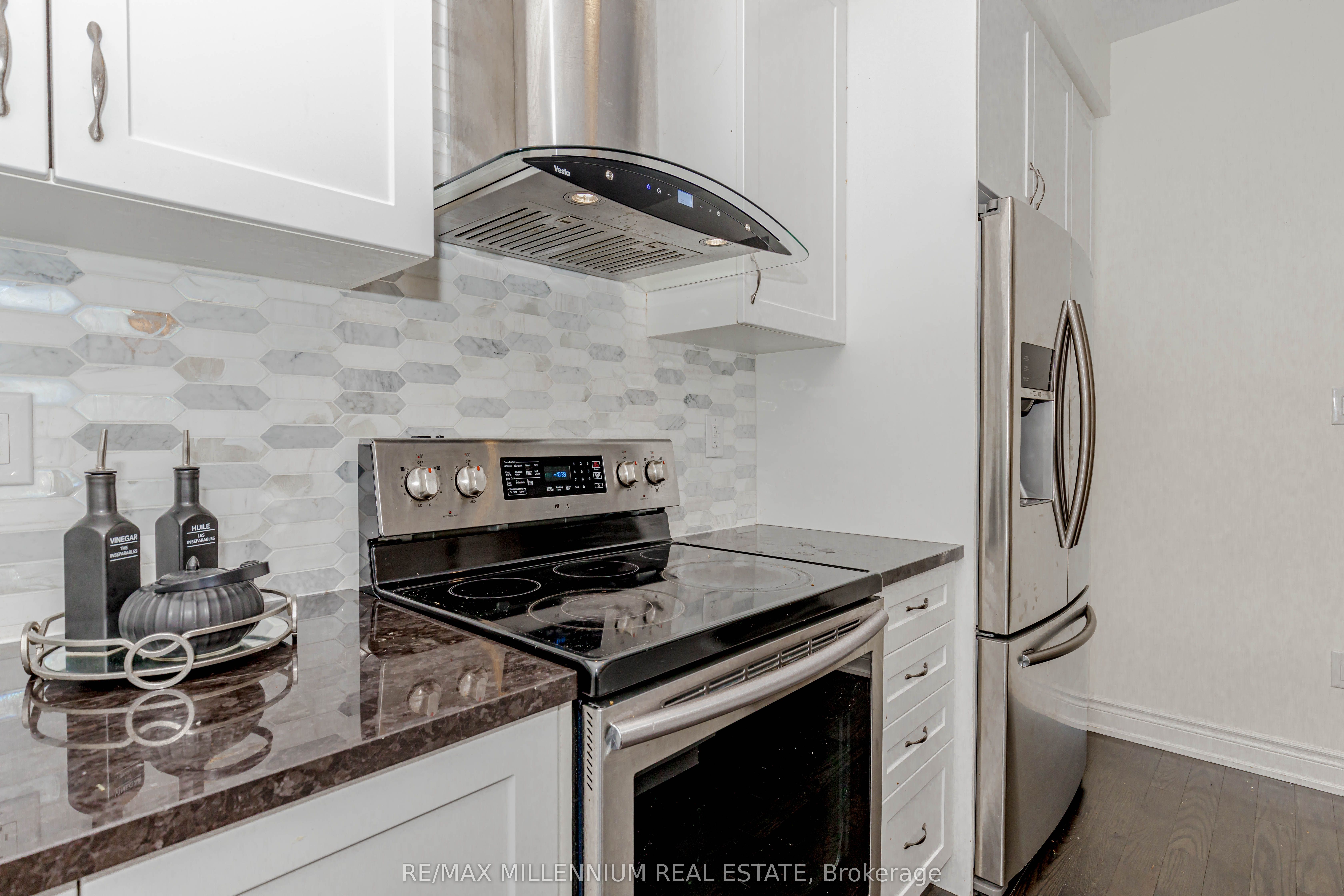1238 Bowell Crescent