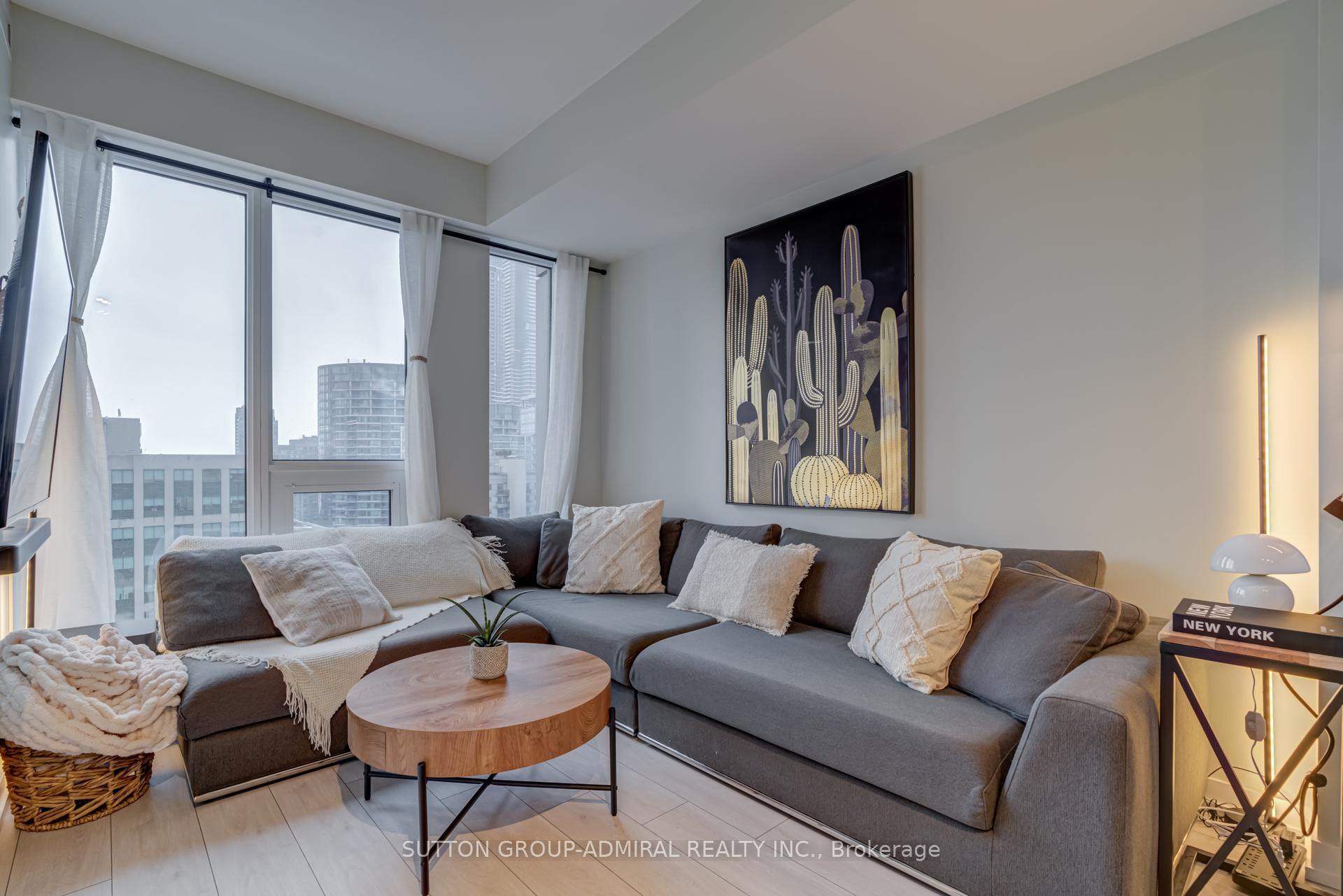 2 Bedrooms Condo at 55 Mercer,  Toronto For sale