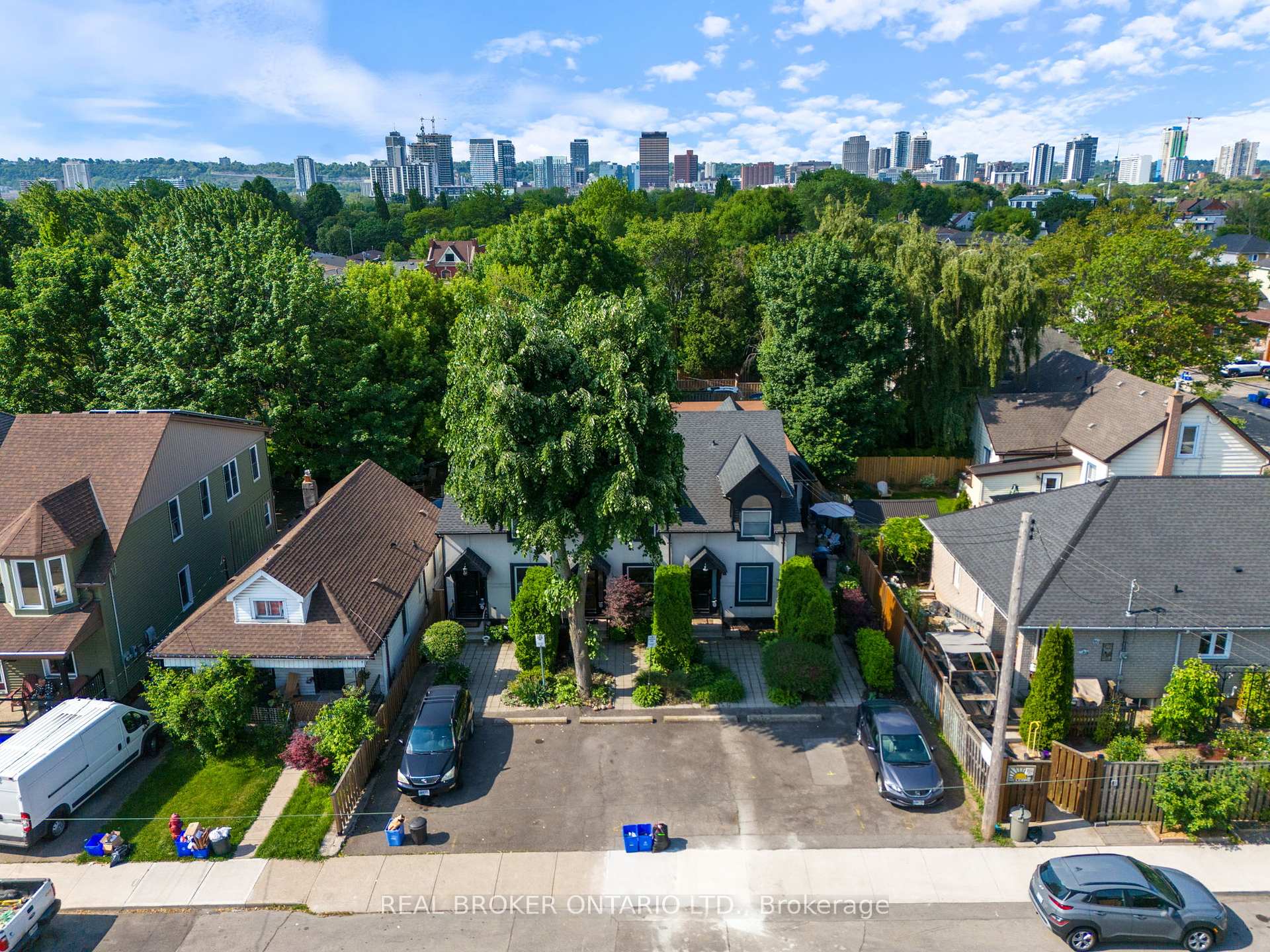 2 Bedrooms Condo at 23 Macaulay, Hamilton For sale