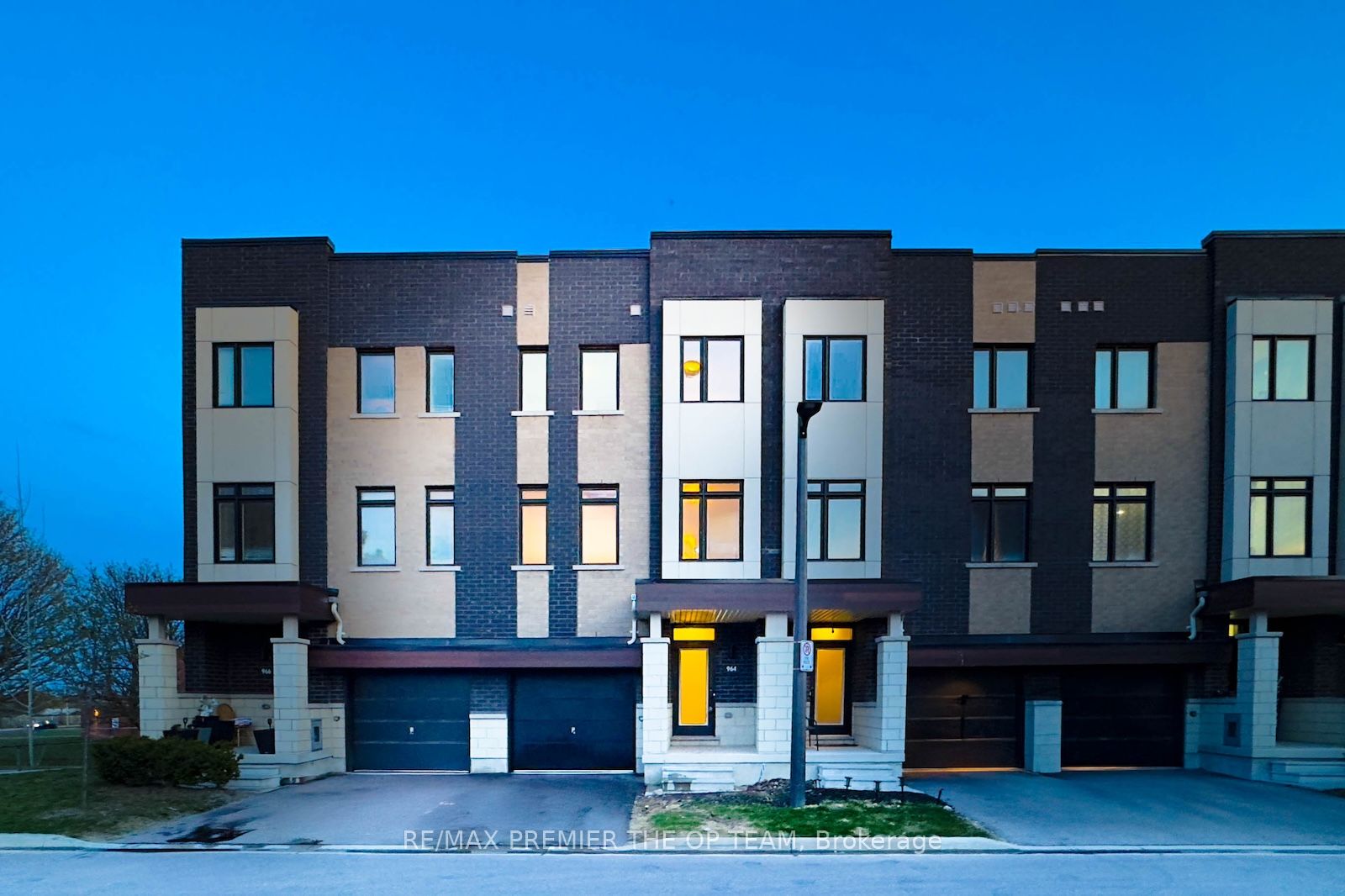 964 Kicking Horse Path, Oshawa, ON L1J 0B4