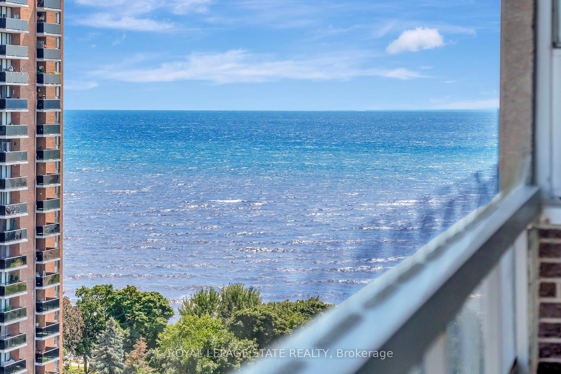 3 Bedrooms Condo at 2263 Marine, Oakville For sale
