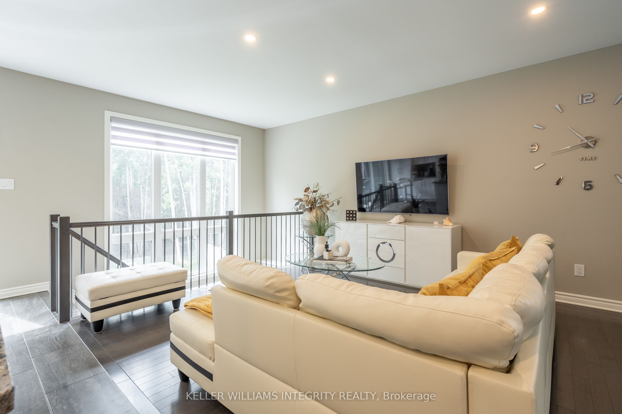 1126 Beckett Crescent