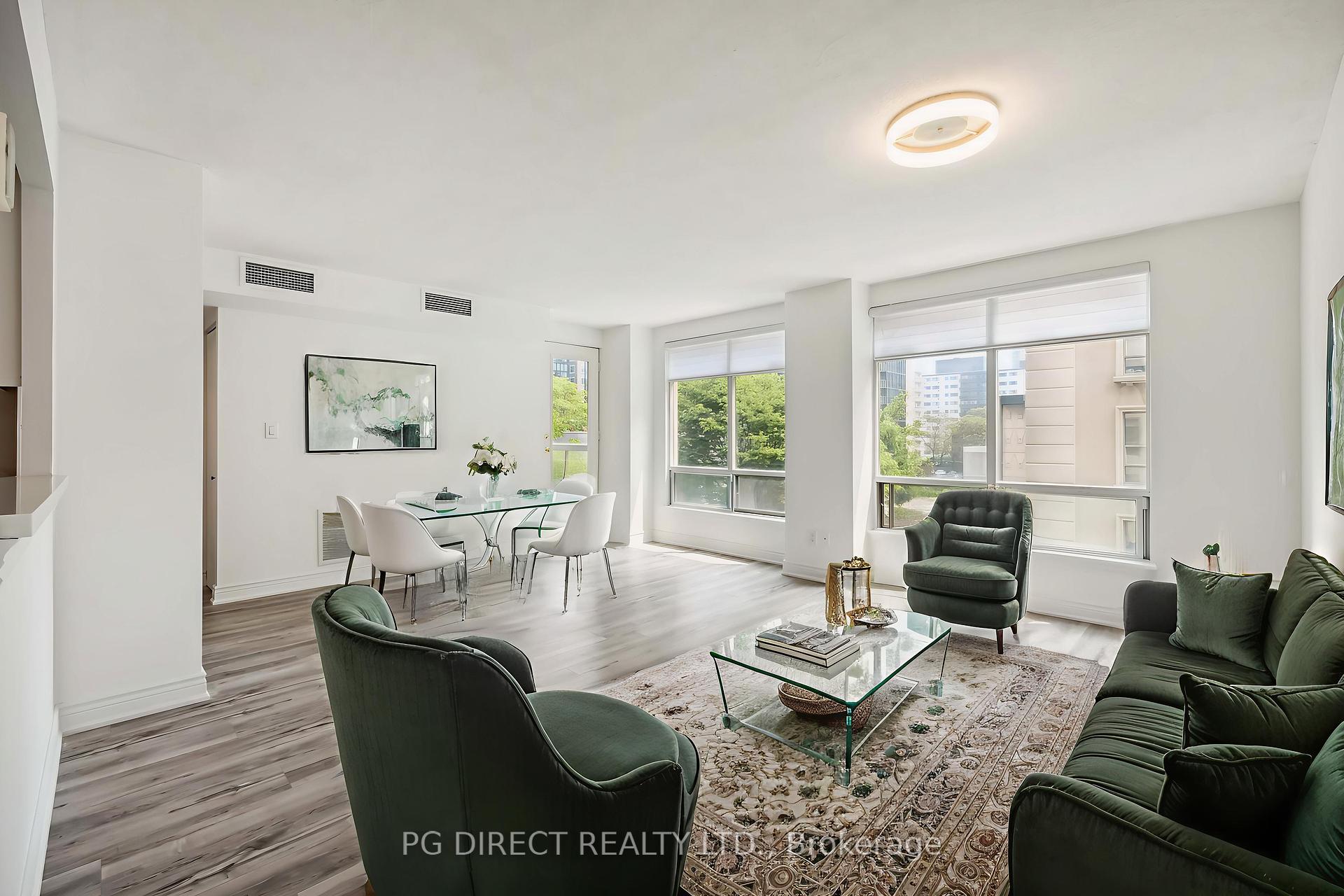 2 Bedrooms Condo at 99 Hayden, Toronto For sale