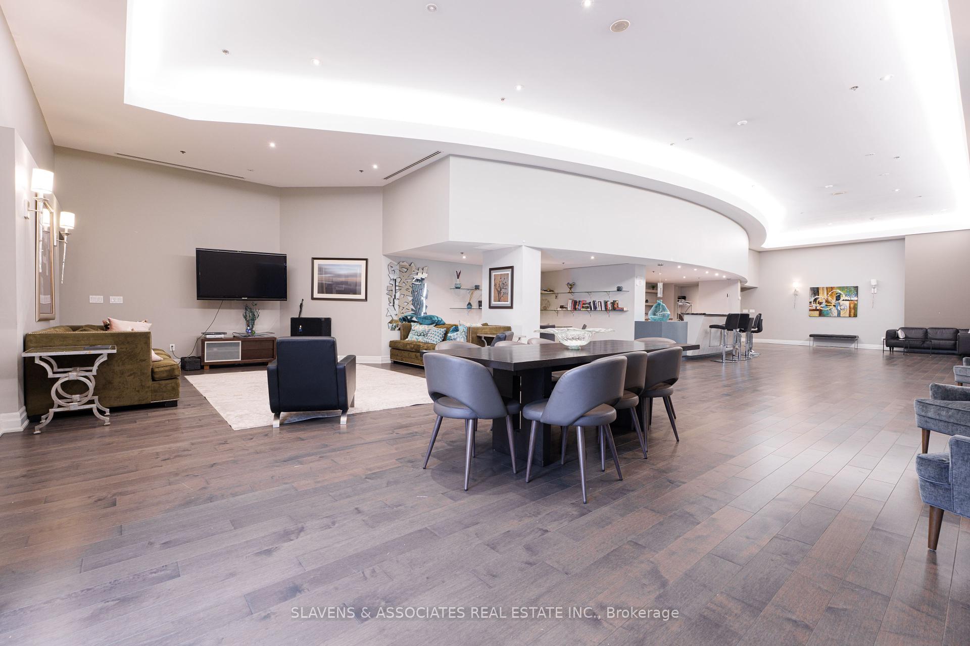 2 Bedrooms Condo at 550 Queens,  Toronto For sale