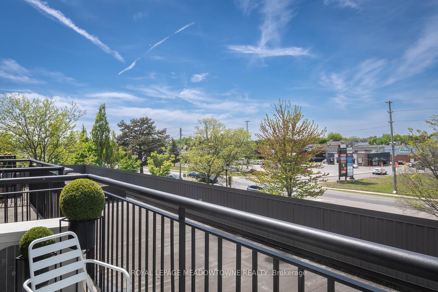 2 Bedrooms Condo at 262 Dundas, Hamilton For sale