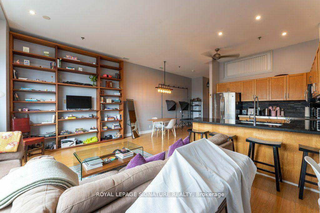 2 Bedrooms Condo at 700 King, Toronto For sale
