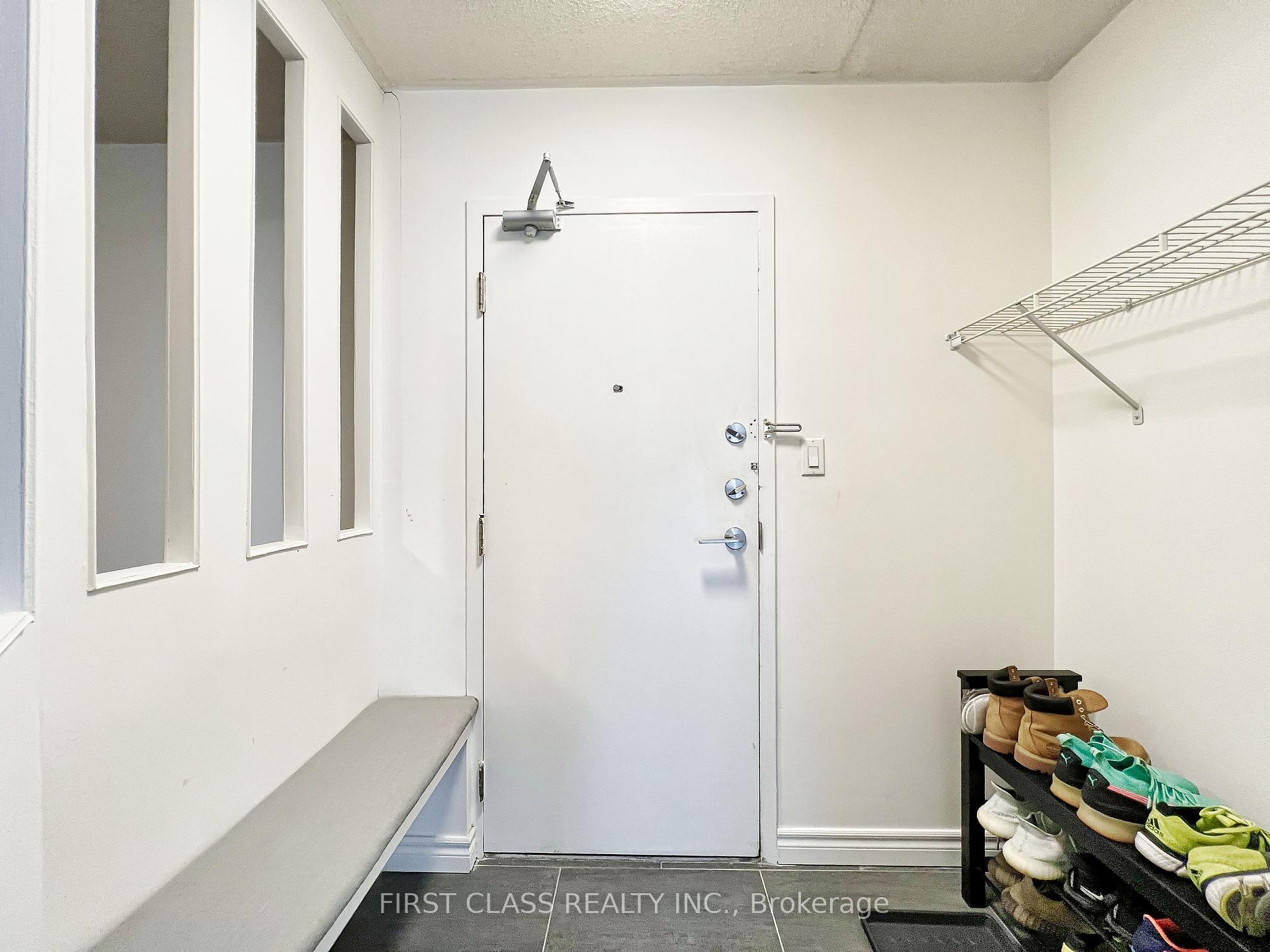 3 Bedrooms Condo at 275 Bamburgh, Toronto For sale