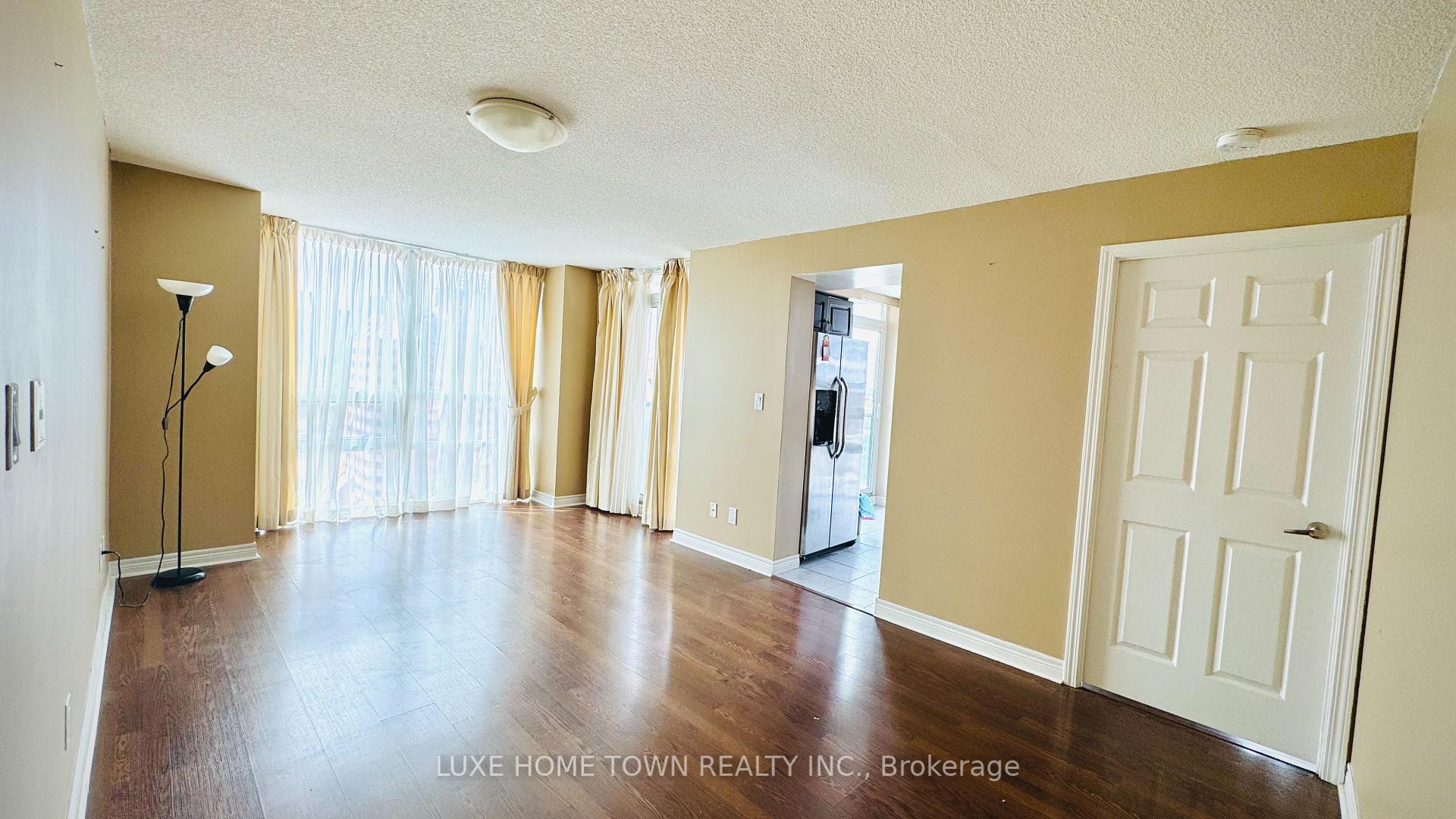 2 Bedrooms Condo at 208 Enfield, Mississauga For sale