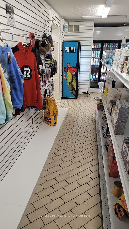 https://trreb-image.ampre.ca/aMxkwhiw-oNWqV4_fuP-6Raytaks01sYWvIrC9LGURM/rs:fit:960:960/wm:.5:so:0:50:.4/wmsh:10/wmt:PHNwYW4gZm9yZWdyb3VuZD0nd2hpdGUnIGZvbnQ9JzY4Jz5IT01FTElGRS9NSVJBQ0xFIFJFQUxUWSBMVEQsIEJyb2tlcmFnZTwvc3Bhbj4/cb:20250211015144/L3RycmViL2xpc3RpbmdzLzQwLzU1LzczLzk0L3AvYzdlZjA2NDEtMDVkYS00MzJjLThlMjktNjU1N2VhZTZkN2IxLmpwZw.jpg