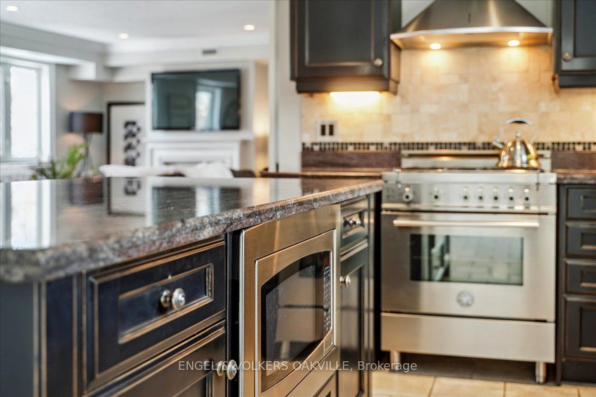 390 Upper Middle Road E, #306