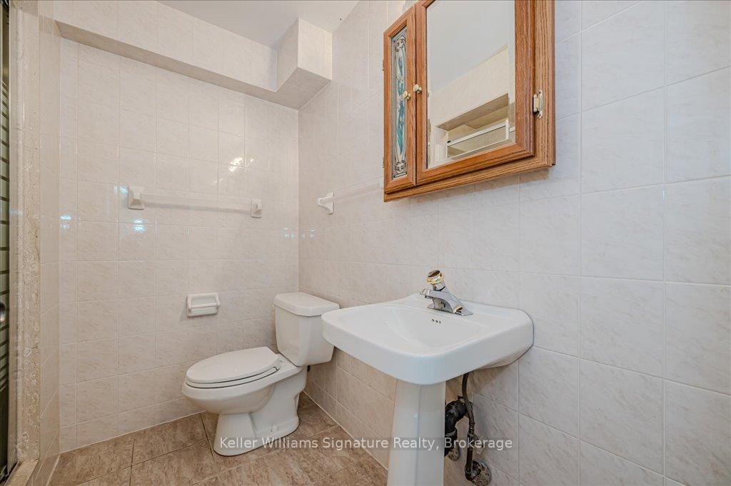 3 Bedrooms Condo at 2055 Walkers,  Burlington For sale
