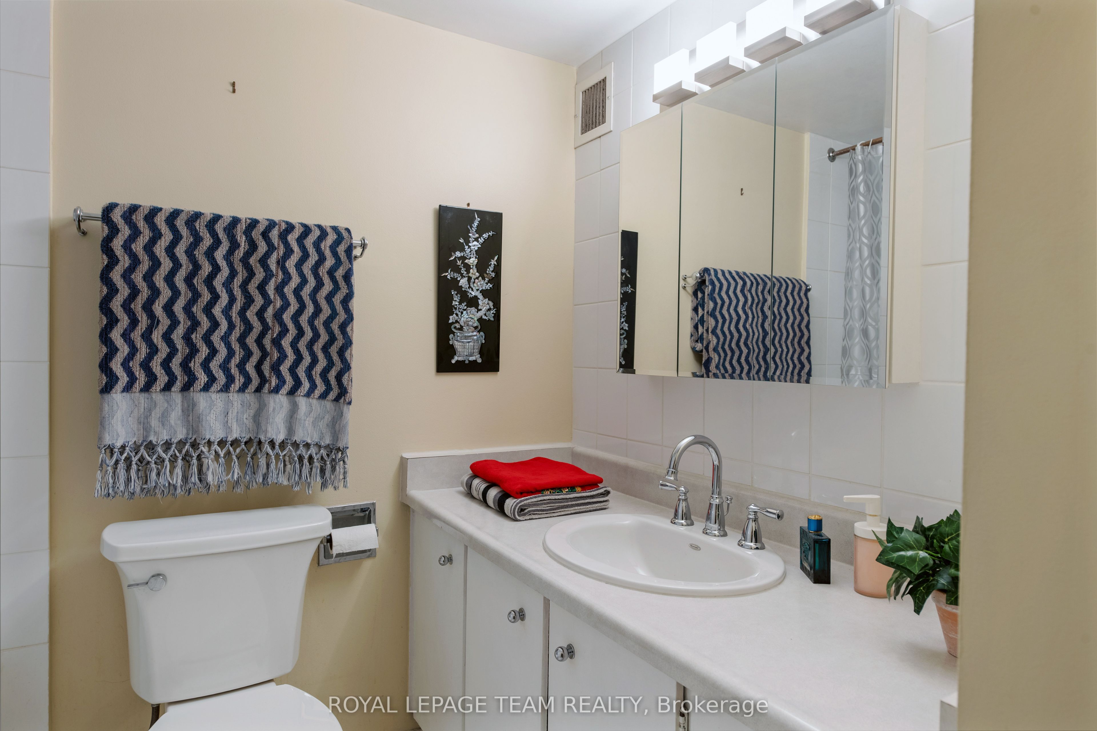 515 ST LAURENT Boulevard, #1909
