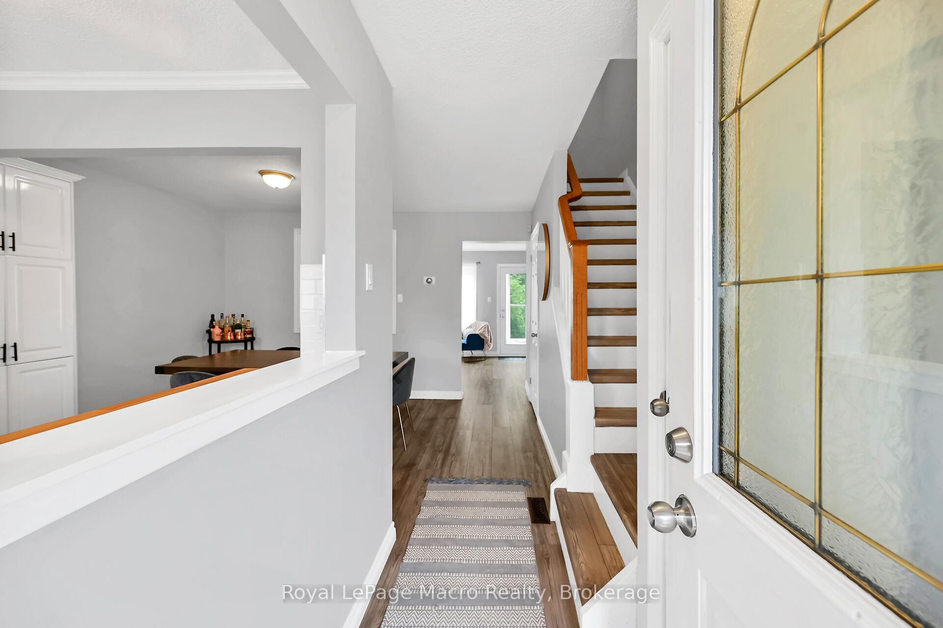 3 Bedrooms Condo at 10 Angus, Hamilton For sale