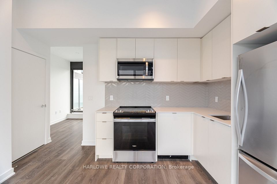 #PH423 C - 1612 Charles Street, Whitby, ON L1N 0P1