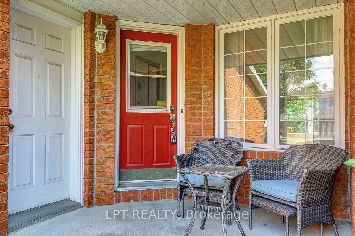 83 Langstrom Crescent