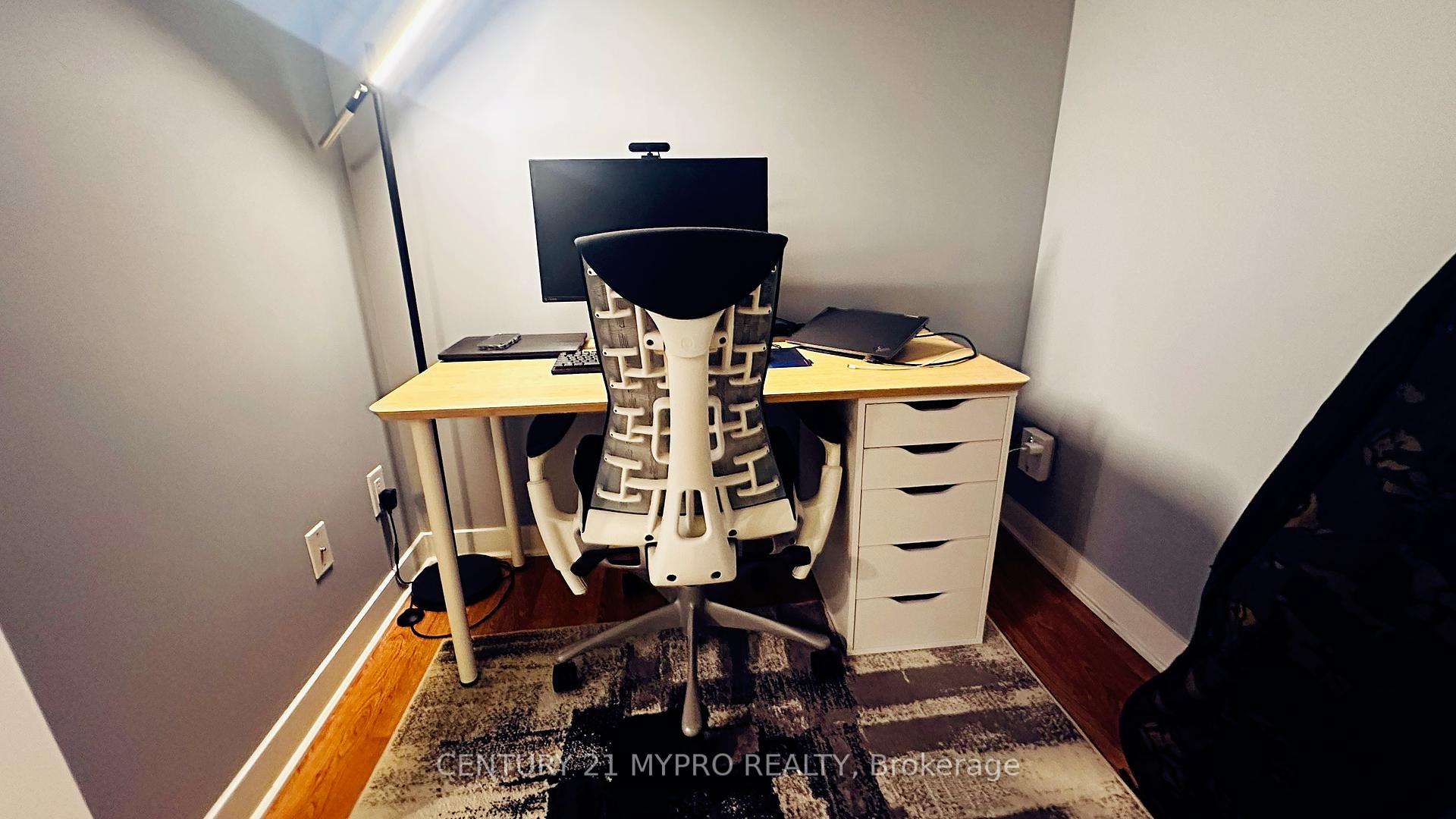 2 Bedrooms Condo at 290 Adelaide,  Toronto For sale