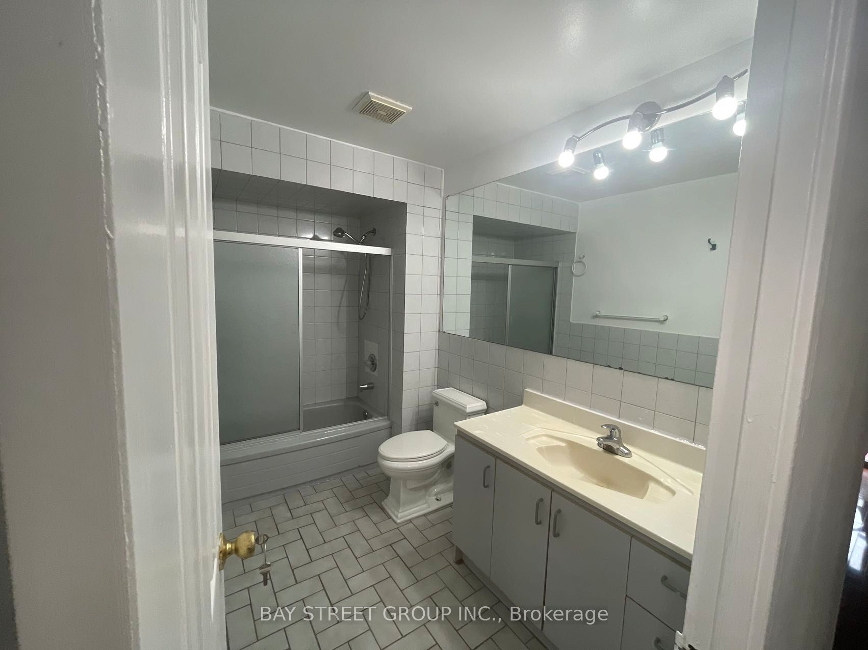 361 Hollyberry Trail, Toronto C15 Hillcrest Village