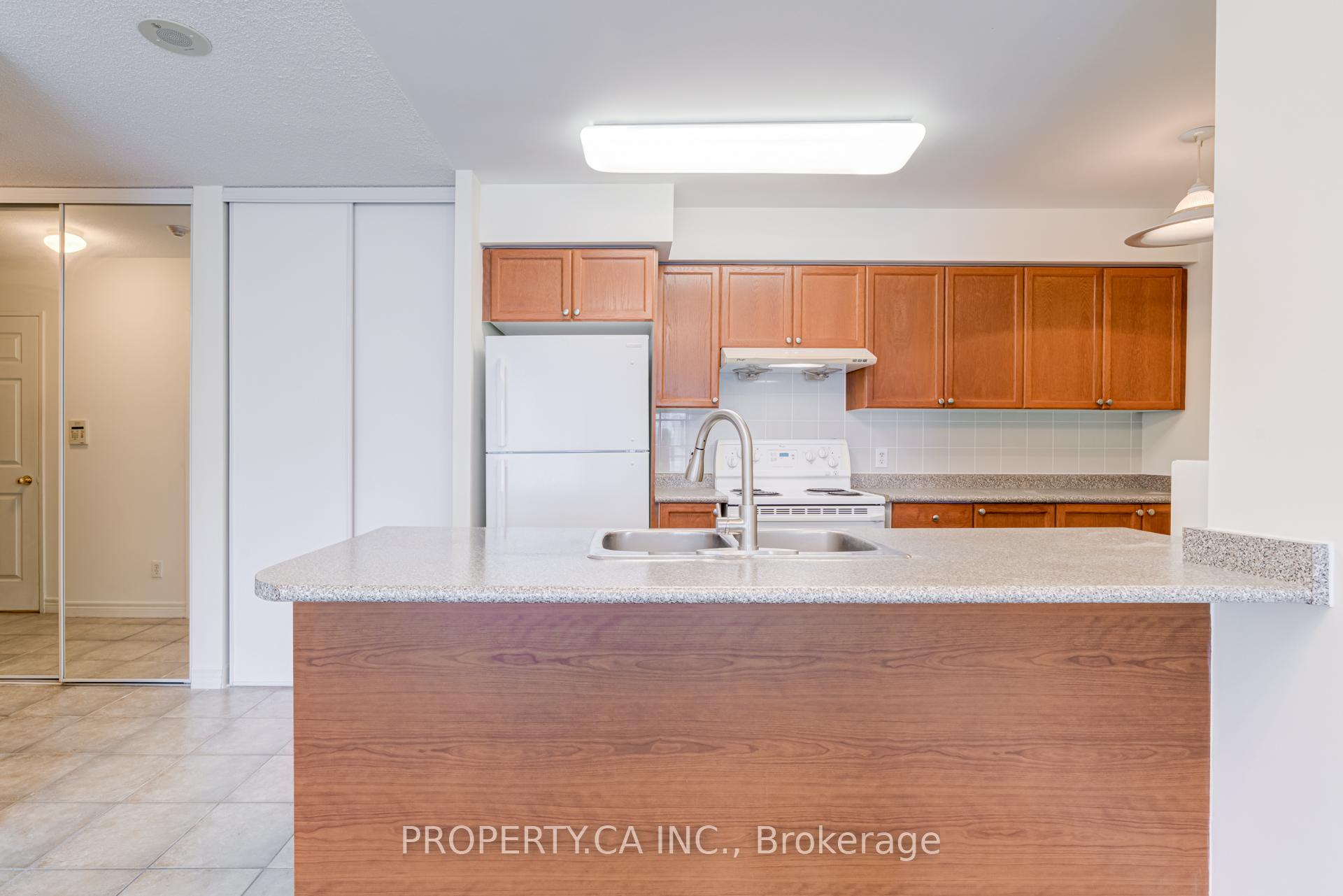 2 Bedrooms Condo at 18 Parkview, Toronto For sale