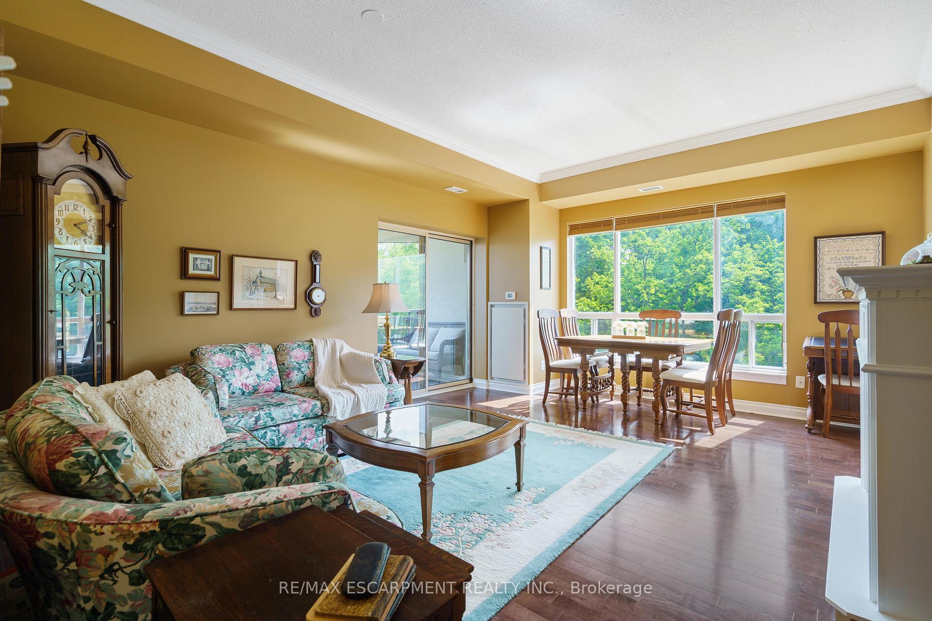 2 Bedrooms Condo at 4000 Creekside, Hamilton For sale