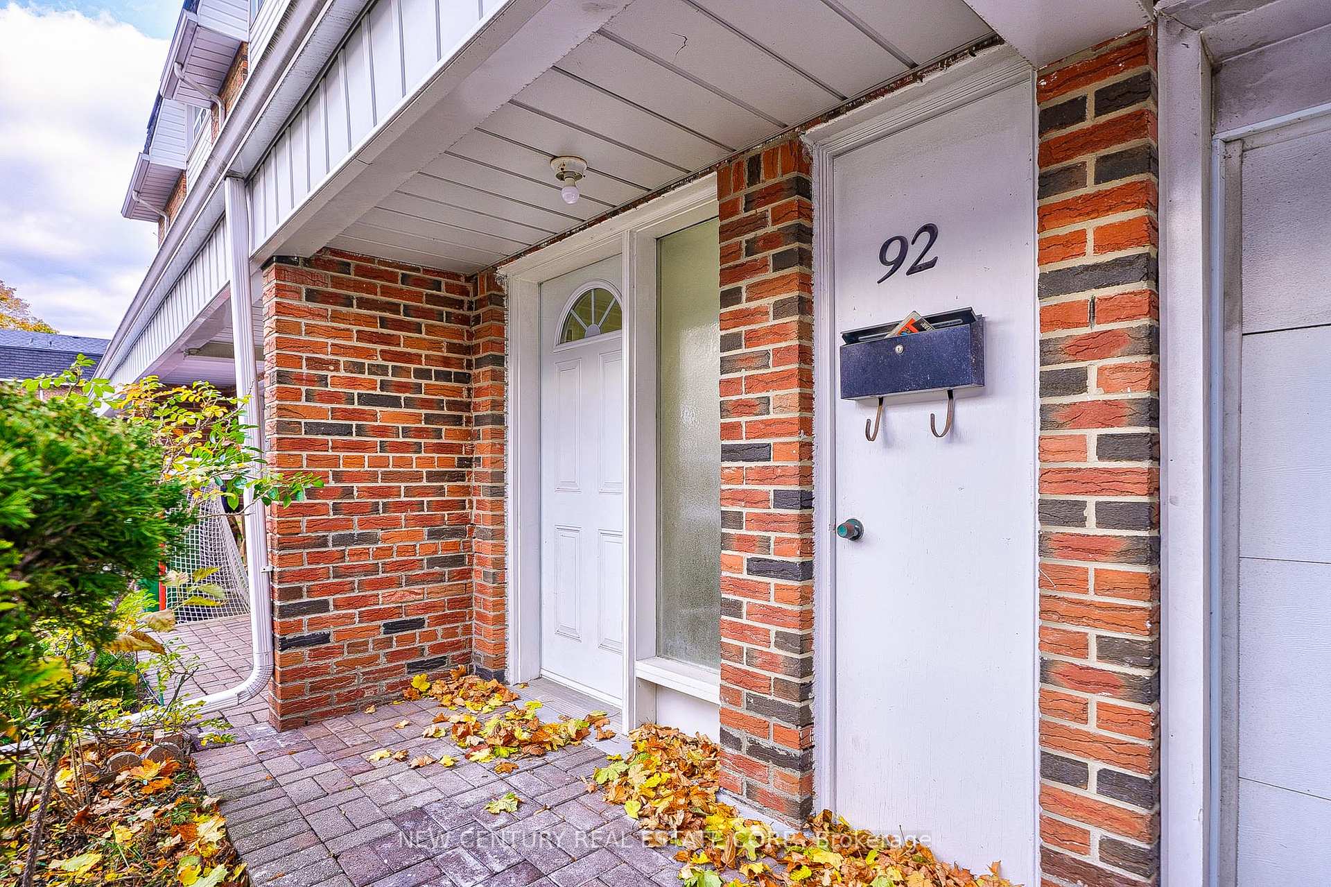 3 Bedrooms Condo at 92 Trailridge,  Toronto For sale