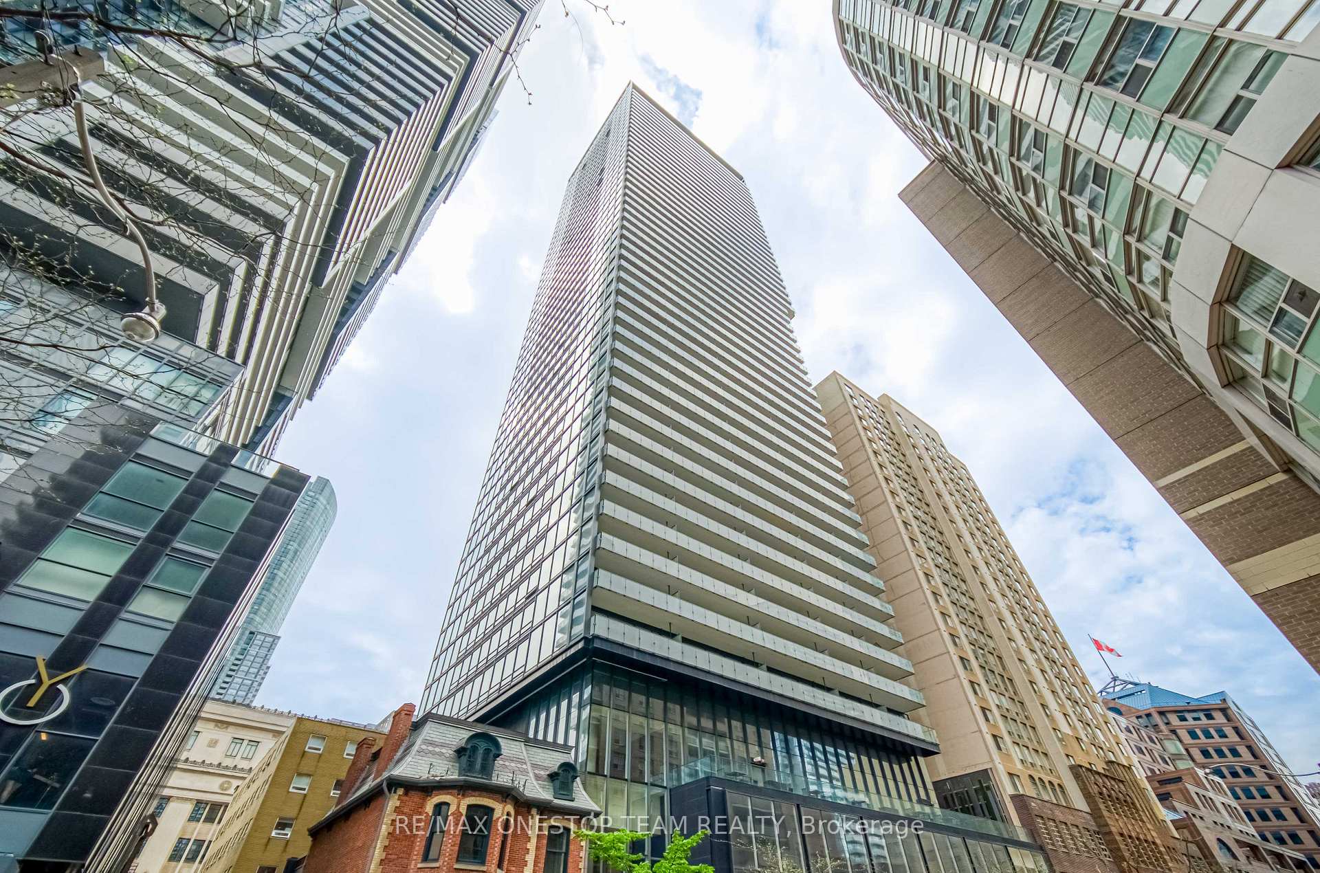 1 Bedroom Condo at 15 Grenville, Toronto For sale