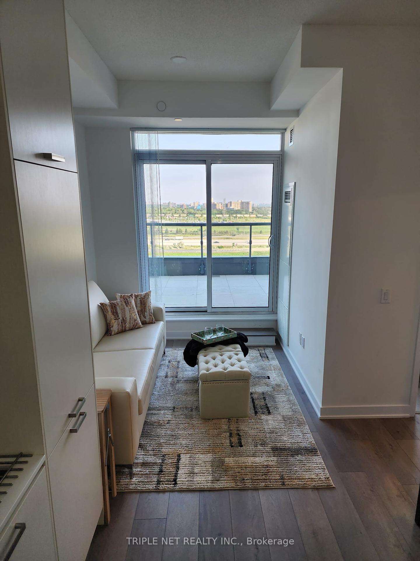 2 Bedrooms Condo at 10 honeycrisp, Vaughan For sale