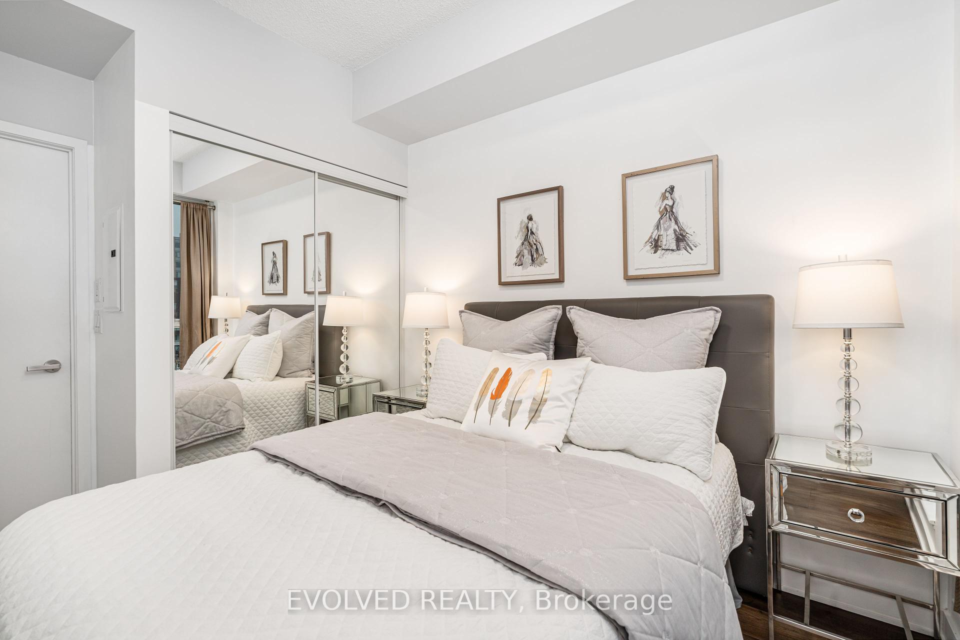 2 Bedrooms Condo at 55 Regent Park,  Toronto For sale