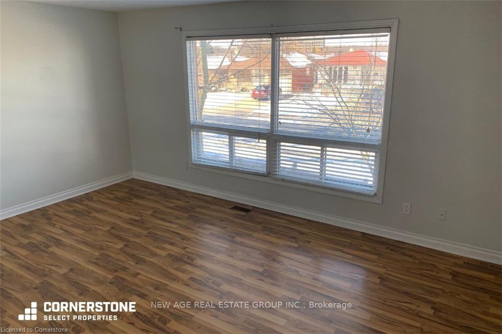 3 Bedrooms Condo at 40 SUMMERCREST, Hamilton For sale