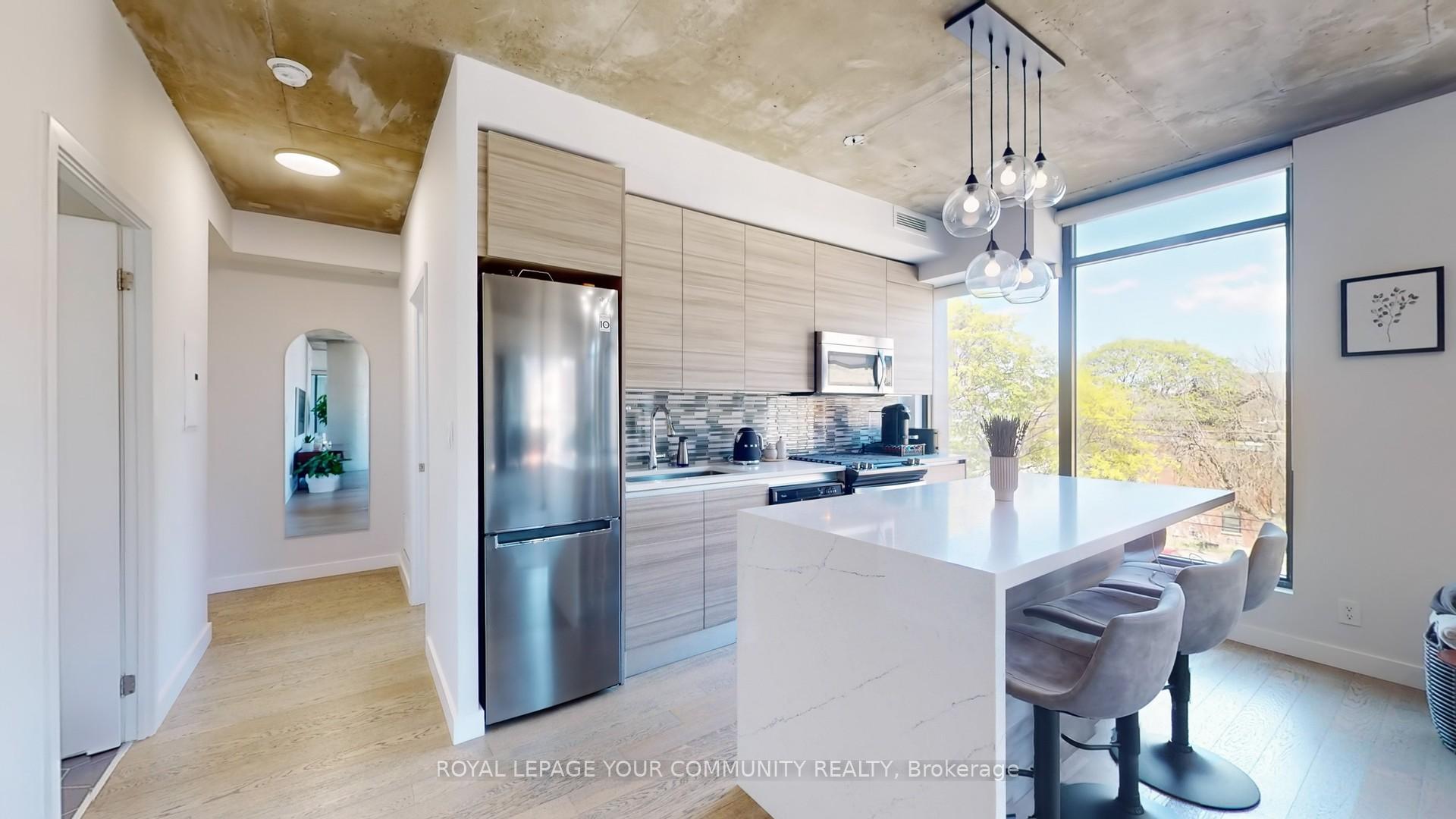 2 Bedrooms Condo at 111 Bathurst, Toronto For sale