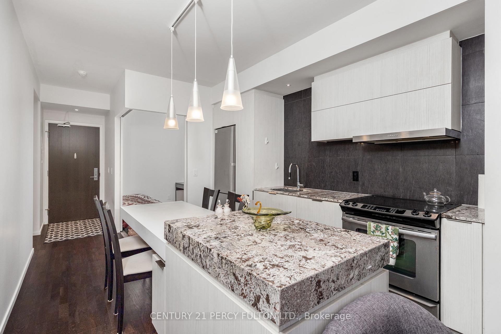 2 Bedrooms Condo at 101 Charles, Toronto For sale
