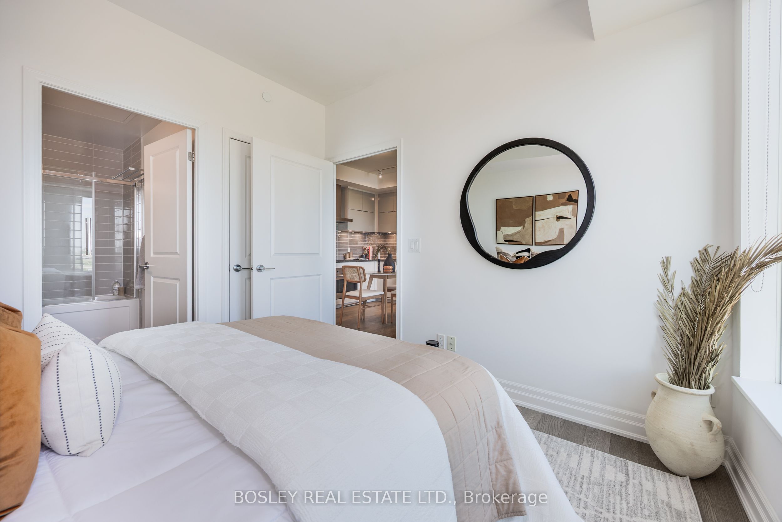 8 Rouge Valley Drive W, #908