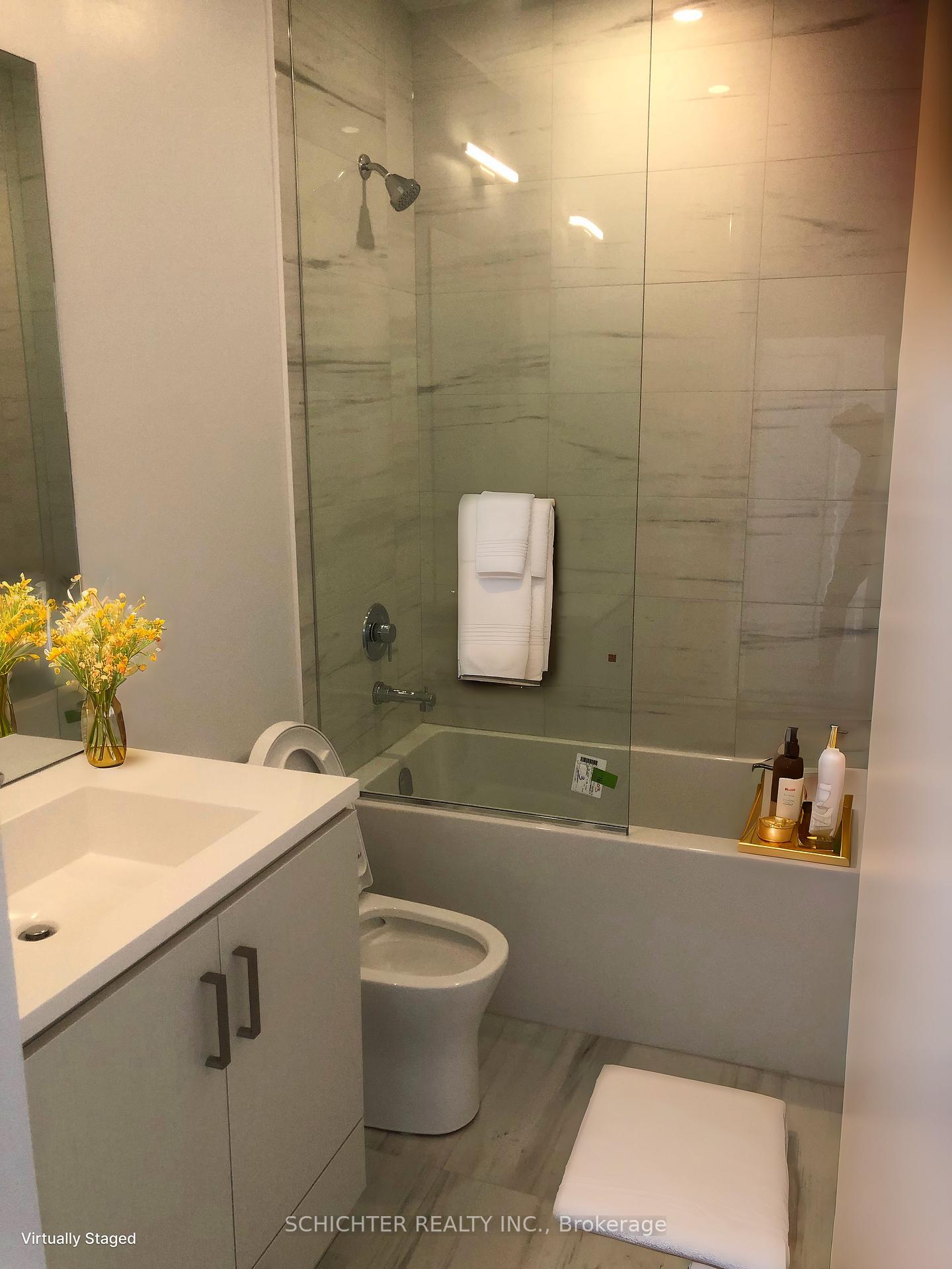 2 Bedrooms Condo at 60 Honeycrisp,  Vaughan For sale