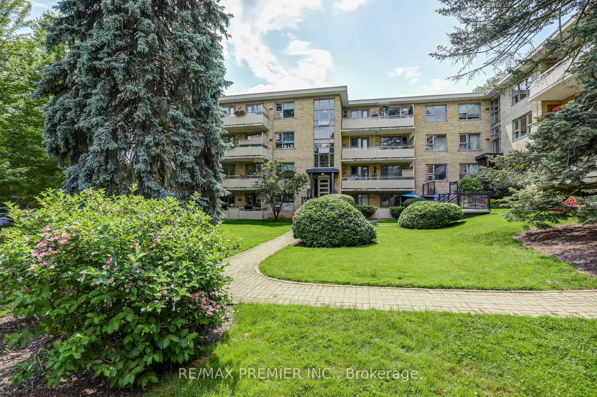 2 Bedrooms Co-op at 8 Corinth, Toronto For sale