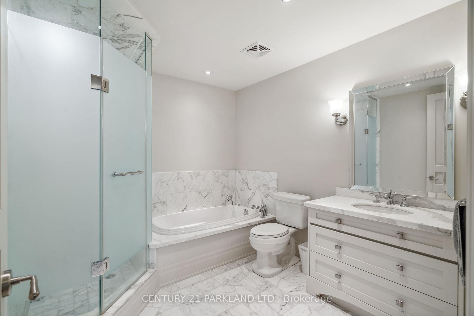 2 Bedrooms Condo at 155 St Clair, Toronto For sale