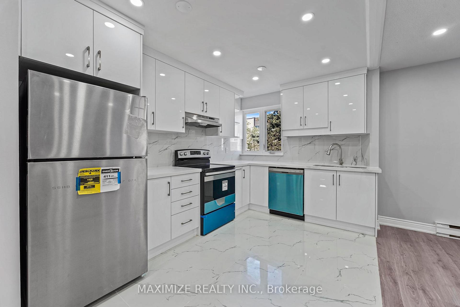 3 Bedrooms Condo at 1055 Dundas,  Mississauga For sale