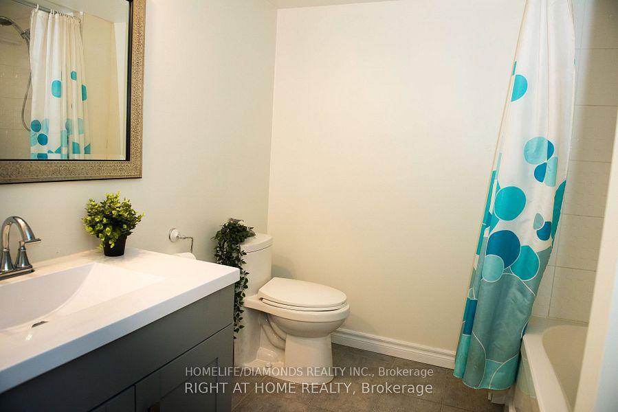 2 Bedrooms Condo at 4205 SHIPP,  Mississauga For sale