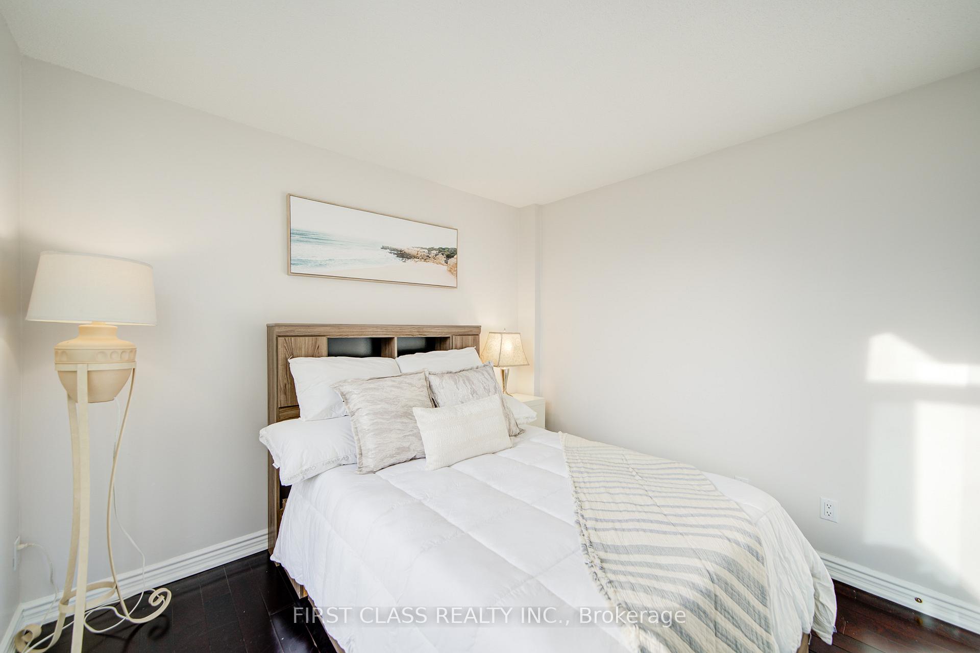 3 Bedrooms Condo at 25 Bamburgh, Toronto For sale