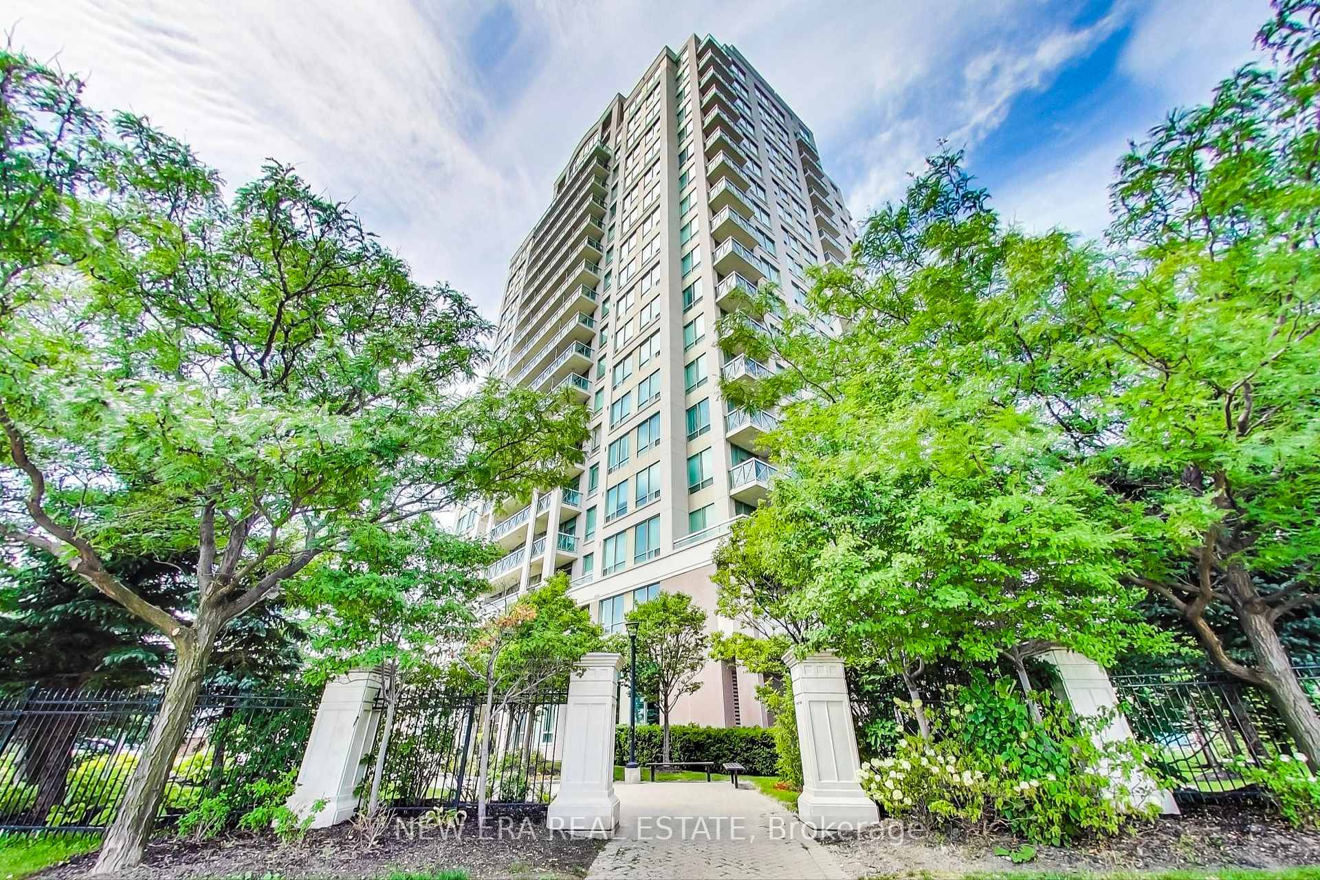 3 Bedrooms Condo at 1359 Rathburn, Mississauga For sale