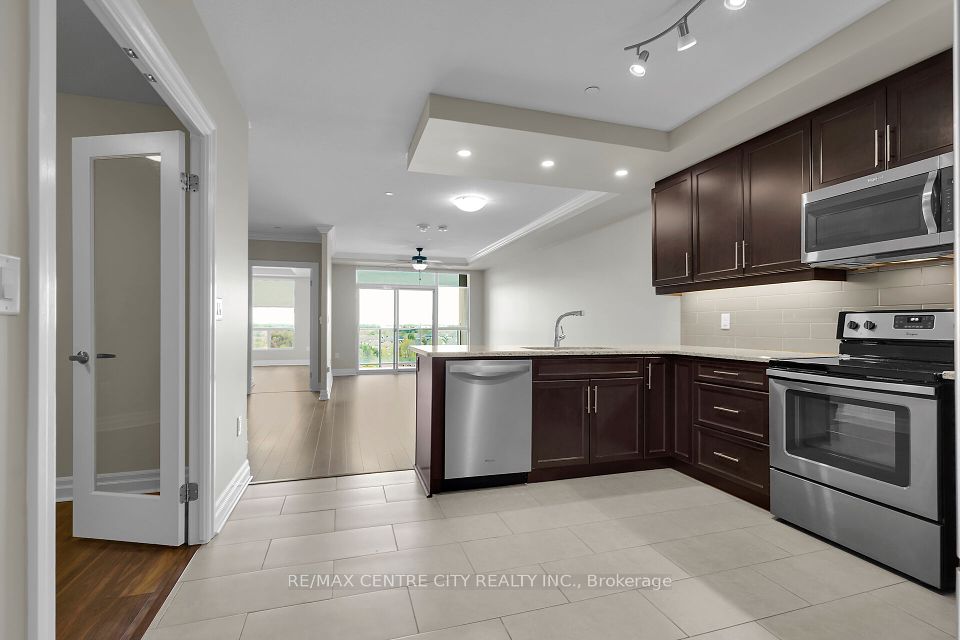 #801 - 260 Villagewalk Boulevard, London North, ON N6G 0W6