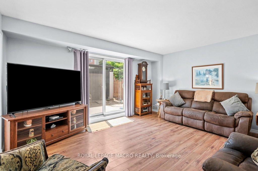2 Bedrooms Condo at 483 Claridge, Burlington For sale