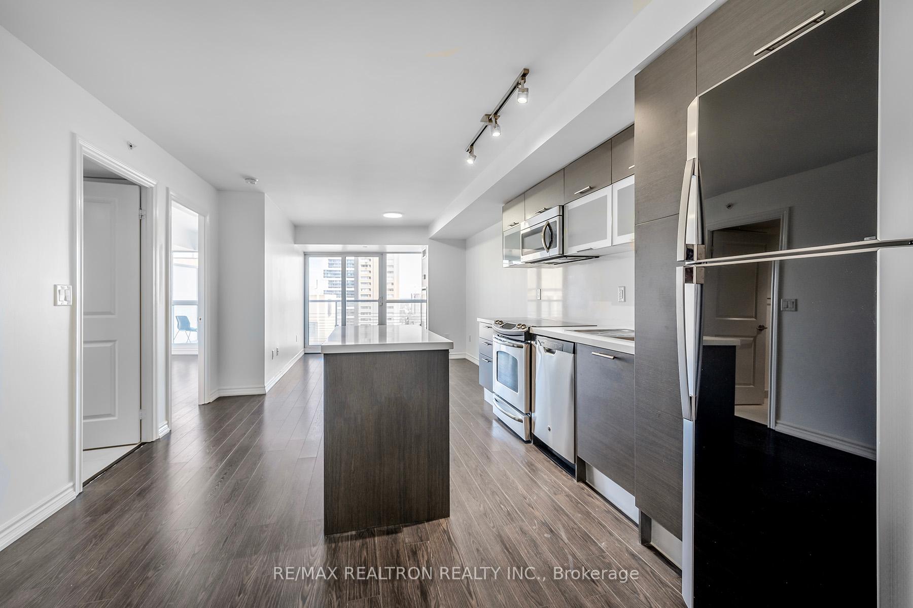 2 Bedrooms Condo at 386 Yonge,  Toronto For sale