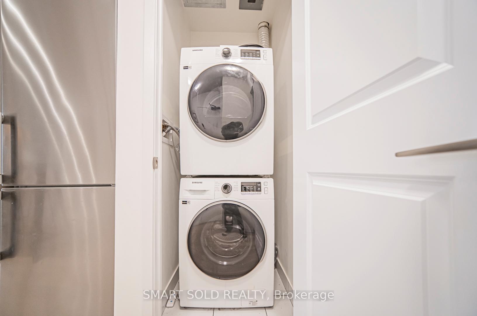 2 Bedrooms Condo at 100 Dalhousie, Toronto For sale