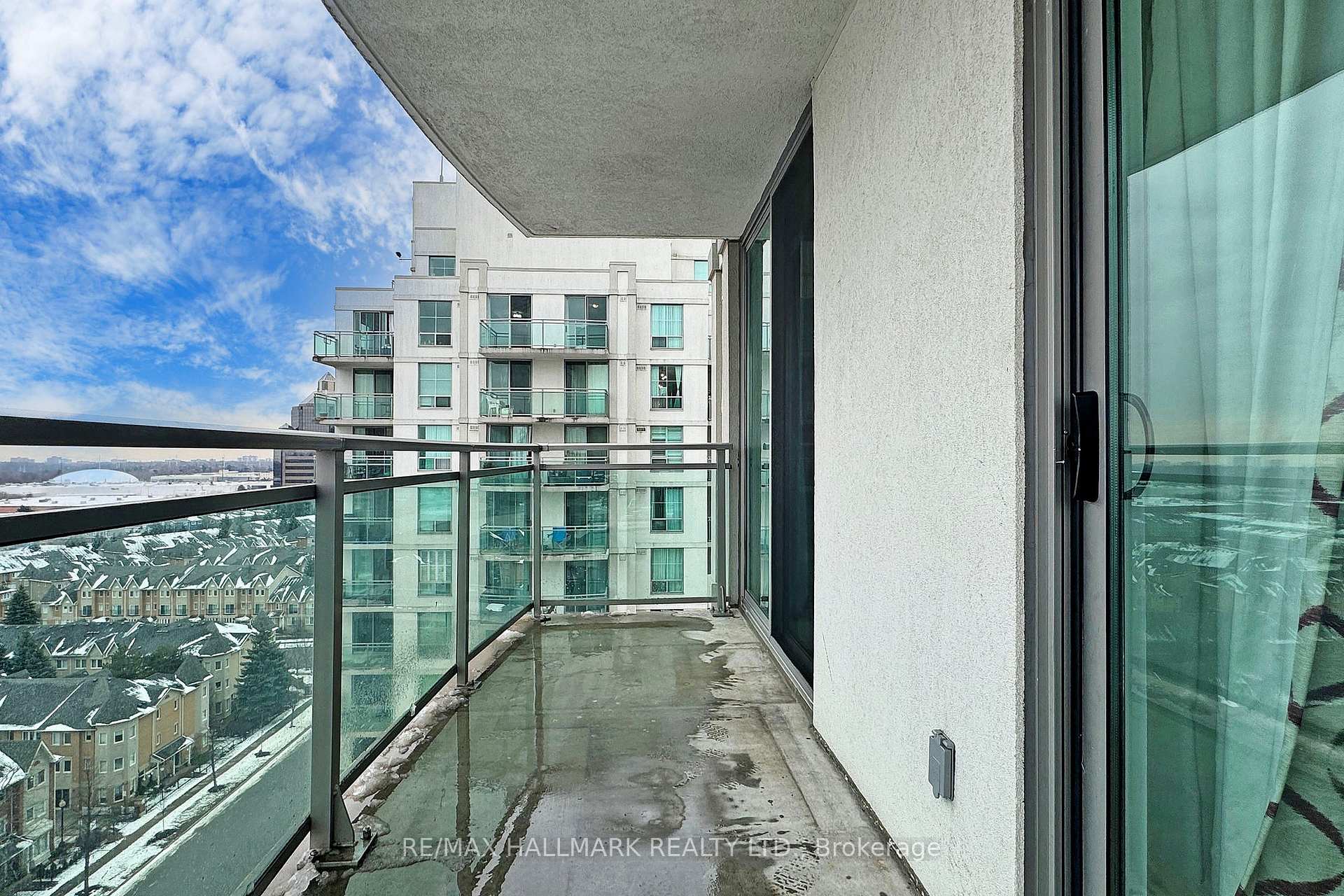 1 Bedroom Condo at 6 Rosebank,  Toronto For sale