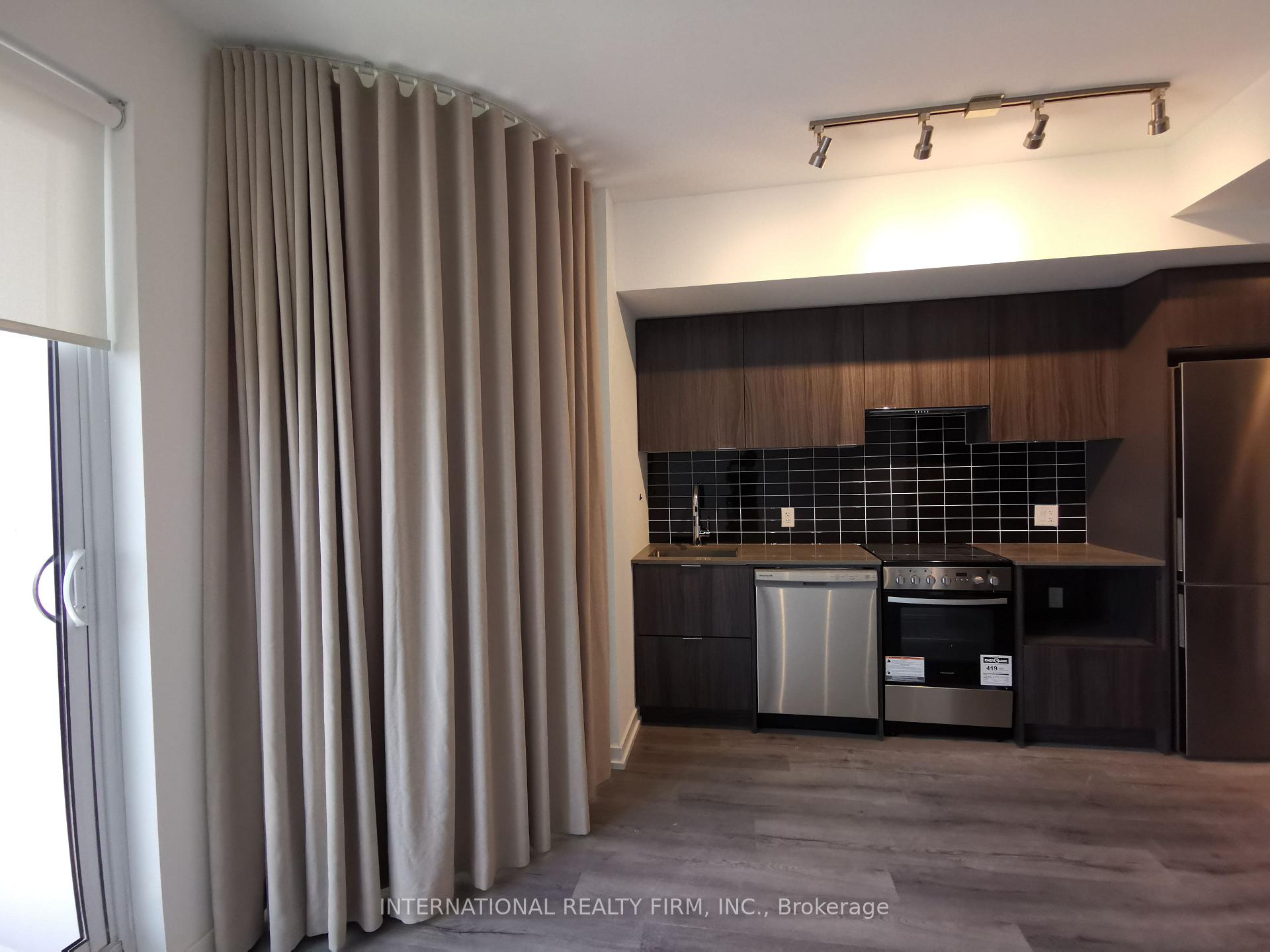 2 Bedrooms Condo at 395 Bloor, Toronto For sale