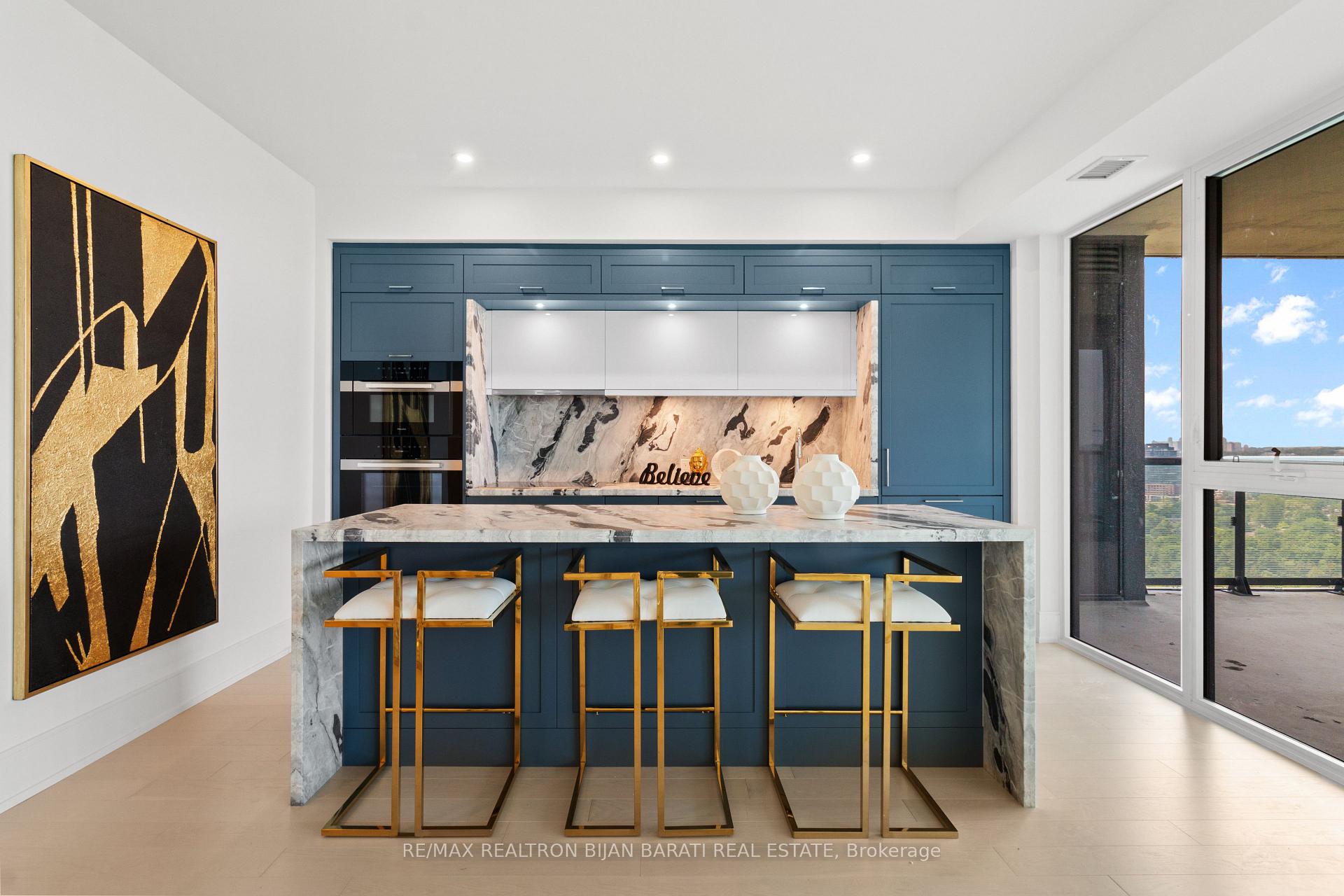 3 Bedrooms Condo at 10 Inn On The Park, Toronto For sale